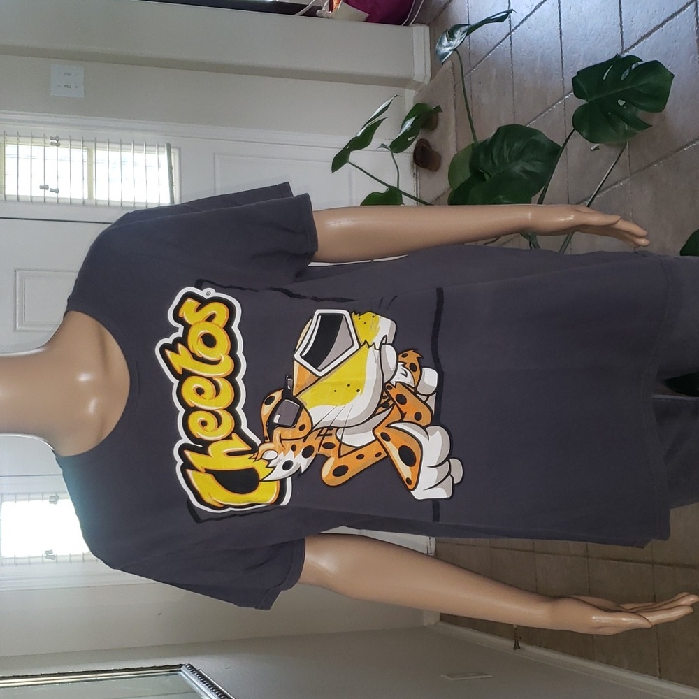Cheetos L graphic tee